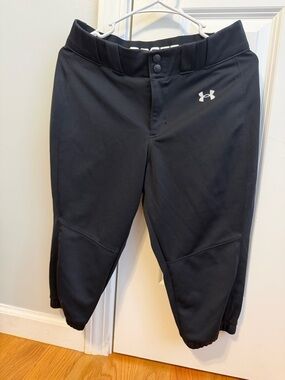 Under Armour Women's Black Athletic Capri Pants